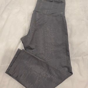 ADIDAS | Ultimate Mid-Rise 3/4 Capri Legging